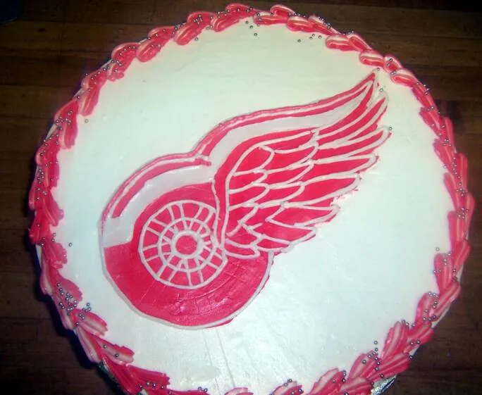 Detroit Red Wings logo cake